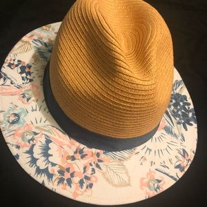 EUC Roxy floral rim hat size SM
